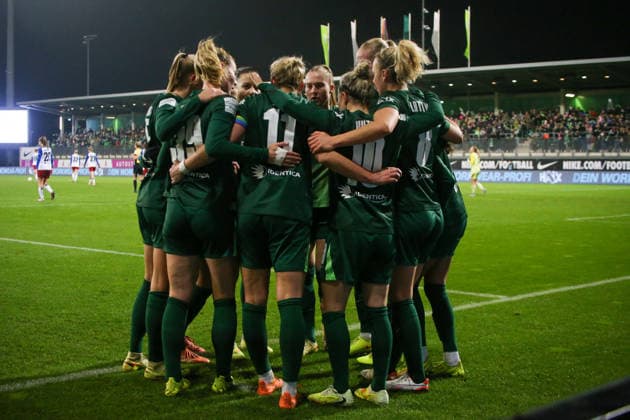21 12 2025, xgrfx, Soccer Google Pixel Women Bundesliga, VfL Wolfsburg Hamburger SV v l Tor, Alexandra Popp VfL Wolfsburg DFL DFB REGULATIONS PROHIBIT ANY USE OF PHOTOGRAPHS as IMAGE SEQUENCES and or QUASI VIDEO Wolfsburg