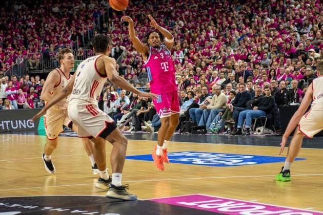 Zachery Cooks, Point Guard, Telekom Baskets Bonn 3 , , Telekom Baskets Bonn vs FC Bayern Basketball, Basketball, BBL, 31 Matchday, 21 12 2025 Cologne North Rhine-Westphalia Germany Copyright: xkolbert-press MartinxWdziecznyx