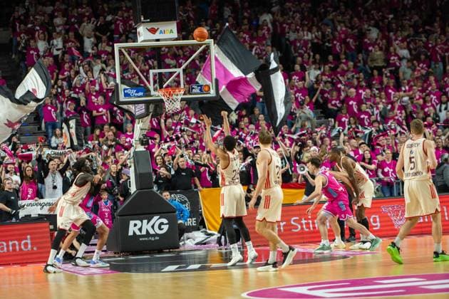 Spencer Dinwiddie, Guard, FC Bayern Basketball 26 , , Telekom Baskets Bonn vs FC Bayern Basketball, Basketball, BBL, 31 Matchday, 21 12 2025 Cologne North Rhine-Westphalia Germany Copyright: xkolbert-press MartinxWdziecznyx