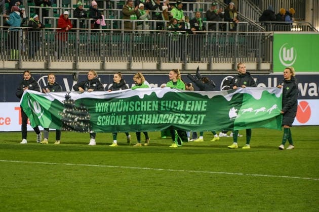 21 12 2025, xgrfx, Soccer Google Pixel Women Bundesliga, VfL Wolfsburg Hamburger SV v l Guro Bergsvand, Sophia Kleinherne, Janina Minge, Sarai Linder, Kessya Bussy, Camilla Küver, Lena Lattwein VfL Wolfsburg DFL DFB REGULATIONS PROHIBIT ANY USE OF PHOTOGRAPHS as IMAGE SEQUENCES and or QUASI VIDEO Wolfsburg