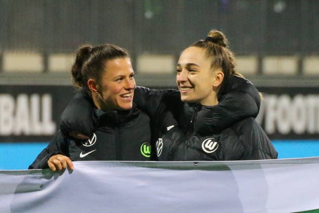 21 12 2025, xgrfx, Soccer Google Pixel Womens Bundesliga, VfL Wolfsburg Hamburger SV v l Martina Tufekovic, Sophia Kleinherne VfL Wolfsburg DFL DFB REGULATIONS PROHIBIT ANY USE OF PHOTOGRAPHS as IMAGE SEQUENCES and or QUASI VIDEO Wolfsburg
