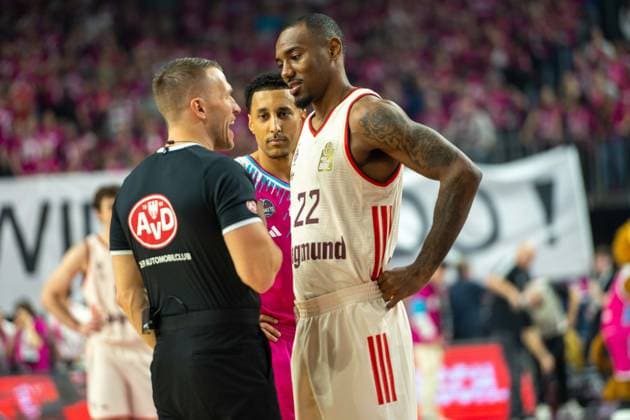 Isiaha Mike, Forward, FC Bayern Basketball 22 , , Telekom Baskets Bonn vs FC Bayern Basketball, Basketball, BBL, 31 Matchday, 21 12 2025 Cologne North Rhine-Westphalia Germany Copyright: xkolbert-press MartinxWdziecznyx