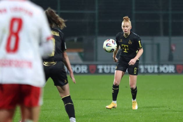 Google Pixel Frauen Bundesliga, RB Leipzig 1 FC Köln 21 12 2025 Laura Vogt 8, 1 FC Köln Fußball, Google Pixel Frauen Bundesliga, Saison 2025 2026, 14 Spieltag RB Leipzig vs 1 FC Köln am 21 12 2025, Trainingszentrum Cottaweg, Leipzig DFB REGULATIONS PROHIBIT ANY USE OF PHOTOGRAPHS AS IMAGE SEQUENCES AND OR QUASI VIDEO Copyright: xBEAUTIFULxSPORTS JanxKaeferx