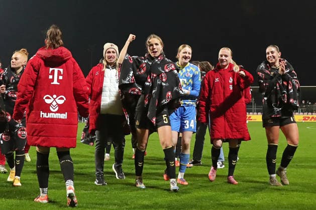 Google Pixel Womens Bundesliga, RB Leipzig 1 FC Köln 21 12 2025 Cheers and winning fist at Celina Degen 5, 1 FC Köln and her team Joy, emotions Football, Google Pixel Womens Bundesliga, Season 2025 2026, 14 Matchday RB Leipzig vs 1 FC Köln on 21 12 2025, Training Center Cottaweg, Leipzig DFB REGULATIONS PROHIBIT ANY USE OF PHOTOGRAPHS AS IMAGE SEQUENCES AND OR QUASI VIDEO Copyright: xBEAUTIFULxSPORTS JanxKaeferx