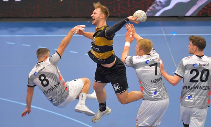 21 12 2025, Dresdens Anton Preußner, against Großwallstadts Florian Eisenträger, Patrick Gempp and Finn Wullenweber, Handball, 2 Bundesliga, HC Elbflorenz Dresden TV Großwallstadt, c Dresden