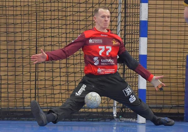 21 12 2025, Dresden goalkeeper Robin Cantegrel holds a ball, Handball, 2 Bundesliga, HC Elbflorenz Dresden TV Großwallstadt, c Dresden