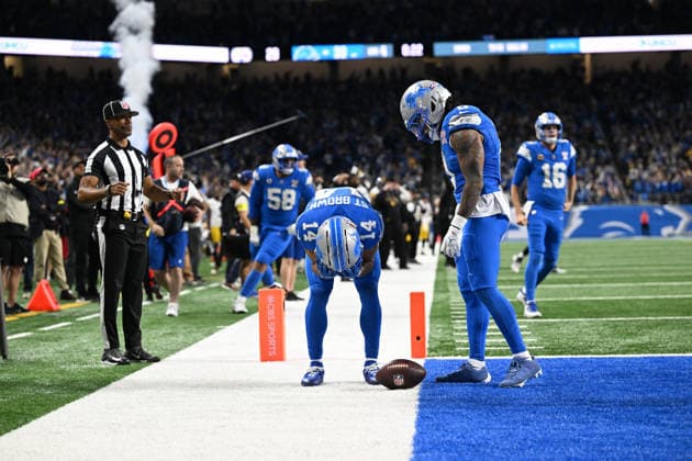 DETROIT, MI - DECEMBER 21: Detroit Lions wide receiver Amon-Ra St. Brown (14) looks down seeing a penalty flag for offensive pass interference during the Detroit Lions versus the Pittsburgh Steelers game on Sunday December 21, 2025 at Ford Field in Detroit, MI. (Photo by Steven King Icon Sportswire) NFL, American Football Herren, USA DEC 21 Steelers at Lions EDITORIAL USE ONLY Icon2582025122103009
