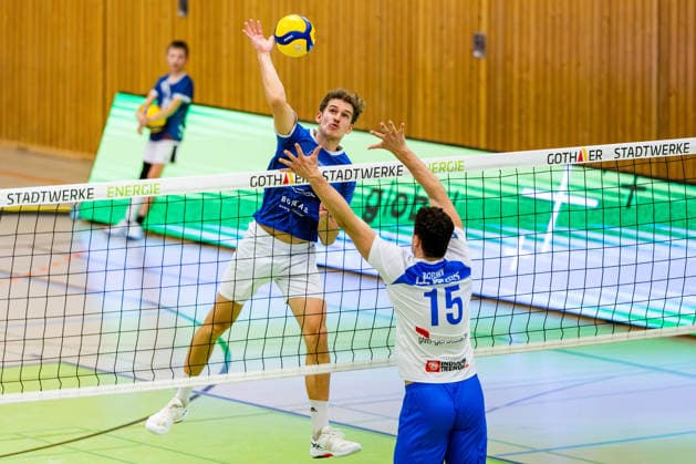21 12 2025, GER, Volleyball, 2 BL Maenner Sued, Season 2025 2026, Blue Volleys Gotha L E Volleys Lauritz Jastrow Blue Volleys Gotha , Lennard Rossmy L E Volleys Leipzig 99867 Gotha Sporthalle Sportanlage Ernesti Thüringen Germany