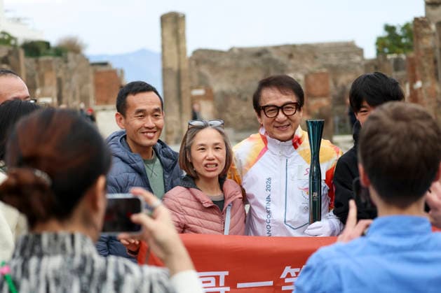 Pompei: December 22, 2025, Milan-Cortina 2026 Winter Olympics. The photo shows the Olympic torch passing through the Archaeological Park. Actor Jackie Chan  Copyright: xAlessandroxGarofalo LaPressex