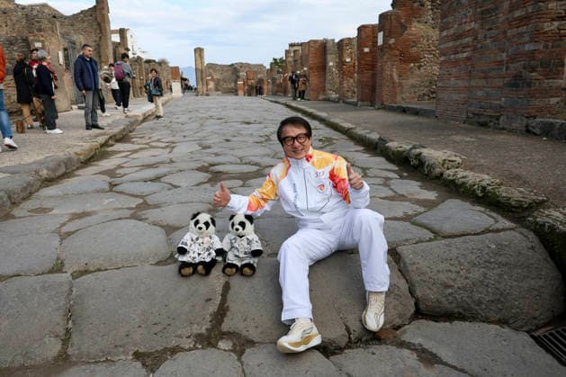 Pompei: December 22, 2025, Milan-Cortina 2026 Winter Olympics. The photo shows the Olympic torch passing through the Archaeological Park. Actor Jackie Chan  Copyright: xAlessandroxGarofalo LaPressex