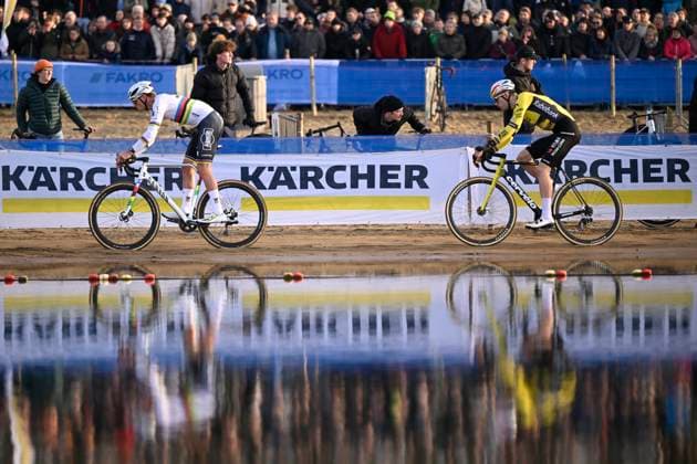 X2O Badkamers Trofee 2025-2026 Hofstade HOFSTADE, BELGIUM - DECEMBER 22 : Van Der Poel Mathieu (NED) of Alpecin-Deceuninck and Van Aert Wout (BEL) of Team Visma - Lease A Bike during the 4th leg of the Plage Cross X2O Badkamers Trofee 2025-2026 a cyclocross race for Men Elite on December 22, 2025 in Hofstade, Belgium, 22 12 2025 ( Hofstade Belgium  Copyright: xNicoxVereeckenx