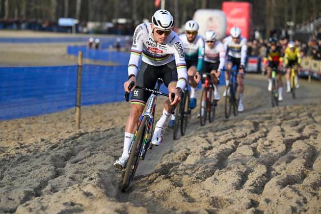 X2O Badkamers Trofee 2025-2026 Hofstade HOFSTADE, BELGIUM - DECEMBER 22 : Van Der Poel Mathieu (NED) of Alpecin-Deceuninck during the 4th leg of the Plage Cross X2O Badkamers Trofee 2025-2026 a cyclocross race for Men Elite on December 22, 2025 in Hofstade, Belgium, 22 12 2025 ( Hofstade Belgium  Copyright: xNicoxVereeckenx