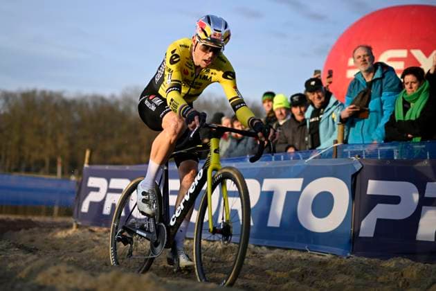 X2O Badkamers Trofee 2025-2026 Hofstade HOFSTADE, BELGIUM - DECEMBER 22 : Van Aert Wout (BEL) of Team Visma - Lease A Bike during the 4th leg of the Plage Cross X2O Badkamers Trofee 2025-2026 a cyclocross race for Men Elite on December 22, 2025 in Hofstade, Belgium, 22 12 2025 ( Hofstade Belgium  Copyright: xNicoxVereeckenx
