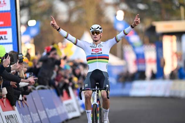 X2O Badkamers Trofee 2025-2026 Hofstade HOFSTADE, BELGIUM - DECEMBER 22 : Van Der Poel Mathieu (NED) of Alpecin-Deceuninck wins during the 4th leg of the Plage Cross X2O Badkamers Trofee 2025-2026 a cyclocross race for Men Elite on December 22, 2025 in Hofstade, Belgium, 22 12 2025 ( Hofstade Belgium  Copyright: xNicoxVereeckenx