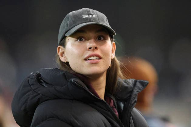 Lena Oberdorf FC Bayern Munich looks on during the Woman Bundesliga match between Bayer 04 Leverkusen and Bayern Munich at Ulrich Haberland Stadion on December 22, 2025 in Leverkusen, Germany Germany Photo by Oliver Kaelke DeFodi Images Lena Oberdorf FC Bayern München looks on during the Woman Bundesliga match between Bayer 04 Leverkusen and Bayern München at Ulrich Haberland Stadion on December 22, 2025 in Leverkusen, Germany Photo by Oliver Kaelke DeFodi Images DFL regulations prohibit any use of photographs as image sequences and or quasi video Photo by Oliver Kaelke DeFodi Images