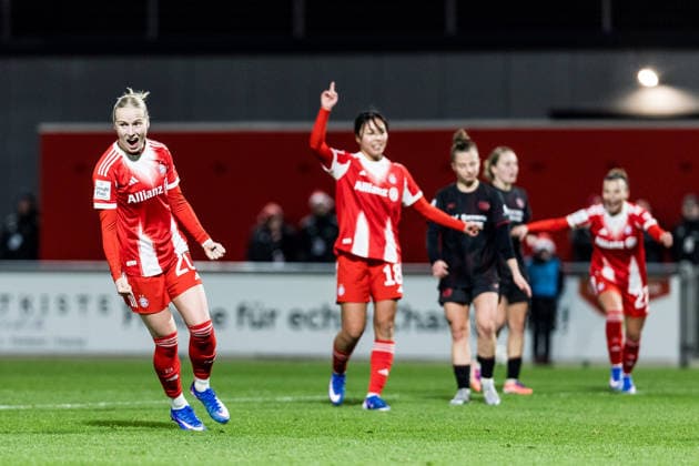 GOOGLE PIXEL Frauen-Bundesliga, Bayer 04 Leverkusen - FC Bayern München; 22.12.2025 Franziska Kett (FC Bayern München, 20) bejubelt ihren Treffer zum 0:1, Tor, Torjubel GOOGLE PIXEL Frauen-Bundesliga, Bayer 04 Leverkusen - FC Bayern München, Leverkusen, Ulrich-Haberland-Stadion am 22.12.2025 DFB REGULATIONS PROHIBIT ANY USE OF PHOTOGRAPHS AS IMAGE SEQUENCES AND OR QUASI-VIDEO. Copyright: xBEAUTIFULxSPORTS Wunderlx