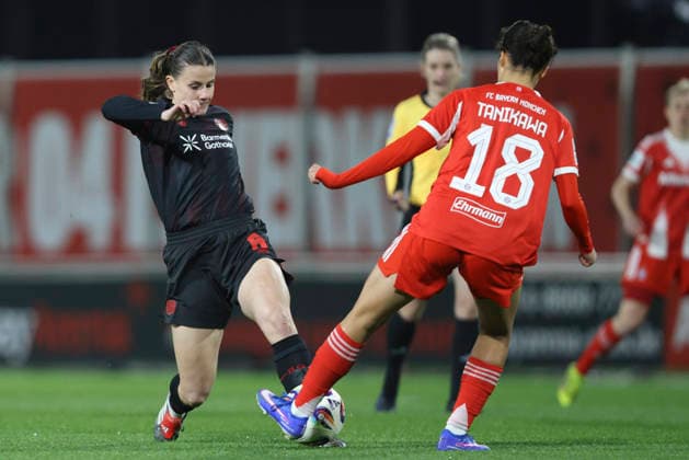 Katharina PiljiÄ‡ (Bayer 04 Leverkusen) und Momoko Tanikawa (FC Bayern München) im Zweikampf waehrend des Spiels der Frauen Bundesliga zwischen Bayer 04 Leverkusen und Bayern München, Ulrich-Haberland-Stadion am 22. Dezember 2025 in Leverkusen, Deutschland. (Foto von Oliver Kaelke DeFodi Images) +++ Katharina PiljiÄ‡ (Bayer 04 Leverkusen) und Momoko Tanikawa (FC Bayern München) battle for the ball during the Woman Bundesliga match between Bayer 04 Leverkusen and Bayern München at Ulrich-Haberland-Stadion on December 22, 2025 in Leverkusen, Germany. (Photo by Oliver Kaelke DeFodi Images) DFL regulations prohibit any use of photographs as image sequences and or quasi-video. (Photo by Oliver Kaelke DeFodi Images) -