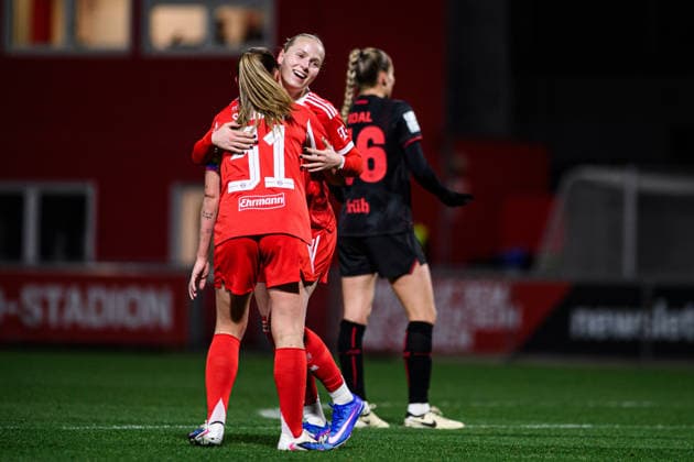 LEVERKUSEN, GERMANY - 22 DECEMBER, 2025: Franziska Kett, Georgia Stanway - 1. Frauen Bundesliga match Bayer 04 Leverkusen vs Bayern Munich at Urlich Haberland Stadion.  Copyright: xVITALIIxKLIUIEVx