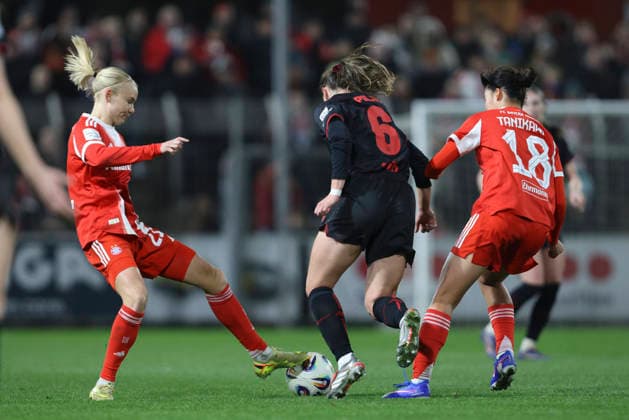 Pernille Harder FC Bayern Munich , Katharina PiljiÄ‡ Bayer 04 Leverkusen and Momoko Tanikawa FC Bayern Munich in a duel during the Women Bundesliga match between Bayer 04 Leverkusen and Bayern Munich, Ulrich Haberland Stadion on December 22, 2025 in Leverkusen, Germany Photo by Oliver Kaelke DeFodi Images Pernille Harder FC Bayern Munich , Katharina PiljiÄ‡ Bayer 04 Leverkusen and Momoko Tanikawa FC Bayern München battle for the ball during the Woman Bundesliga match between Bayer 04 Leverkusen and Bayern München at Ulrich Haberland Stadion on December 22, 2025 in Leverkusen, Germany Photo by Oliver Kaelke DeFodi Images DFL regulations prohibit any use of photographs as image sequences and or quasi video Photo by Oliver Kaelke DeFodi Images