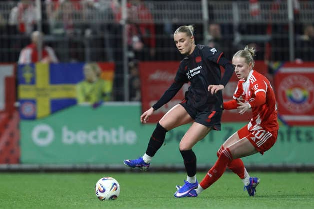Cornelia Kramer Bayer 04 Leverkusen and Franziska Kett FC Bayern Munich battle for the ball during the Woman Bundesliga match between Bayer 04 Leverkusen and Bayern Munich, Ulrich Haberland Stadion on December 22, 2025 in Leverkusen, Germany, Germany Photo by Oliver Kaelke DeFodi Images Cornelia Kramer Bayer 04 Leverkusen and Franziska Kett FC Bayern München battle for the ball during the Woman Bundesliga match between Bayer 04 Leverkusen and Bayern München at Ulrich Haberland Stadion on December 22, 2025 in Leverkusen, Germany Photo by Oliver Kaelke DeFodi Images DFL regulations prohibit any use of photographs as image sequences and or quasi video Photo by Oliver Kaelke DeFodi Images