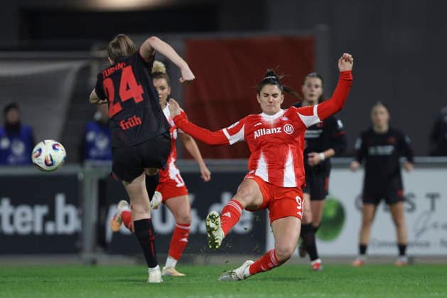 Lilla Turanyi Bayer 04 Leverkusen and Jovana DamnjanoviÄ‡ FC Bayern Munich in a duel during the Womens Bundesliga match between Bayer 04 Leverkusen and Bayern Munich, Ulrich Haberland Stadion on December 22, 2025 in Leverkusen, Germany, Germany Photo by Oliver Kaelke DeFodi Images Lilla Turanyi Bayer 04 Leverkusen and Jovana DamnjanoviÄ‡ FC Bayern München battle for the ball during the Woman Bundesliga match between Bayer 04 Leverkusen and Bayern München at Ulrich Haberland Stadion on December 22, 2025 in Leverkusen, Germany Photo by Oliver Kaelke DeFodi Images DFL regulations prohibit any use of photographs as image sequences and or quasi video Photo by Oliver Kaelke DeFodi Images