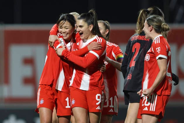 Momoko Tanikawa FC Bayern Munich celebrates after scoring her team s second goal with teammates during the Woman Bundesliga match between Bayer 04 Leverkusen and Bayern Munich, Ulrich Haberland Stadion on December 22, 2025 in Leverkusen, Germany, Germany Photo by Oliver Kaelke DeFodi Images Momoko Tanikawa FC Bayern München celebrates after scoring her team s second goal with teammates during the Woman Bundesliga match between Bayer 04 Leverkusen and Bayern München at Ulrich Haberland Stadion on December 22, 2025 in Leverkusen, Germany Photo by Oliver Kaelke DeFodi Images DFL regulations prohibit any use of photographs as image sequences and or quasi video Photo by Oliver Kaelke DeFodi Images