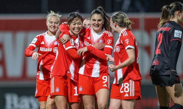 GER, Leverkusen, Bayer Leverkusen vs FC Bayern Munich, Google Pixel Womens Bundesliga, Football, DFB, Season 2025 2026, Ulrich Haberland Stadium, 14 Matchday in picture Momoko Tanikawa Bayern Munich 18 scores the 0 2, in goal, cheers and joy, emotions DFB DFL REGULATIONS PROHIBIT ANY USE OF PHOTOGRAPHS AS IMAGE SEQUENCES AND OR QUASI VIDEO, 22 12 2025 Copyright: HMBxMedia HendrikxHamelau