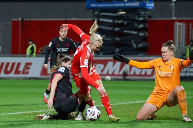Leverkusen, Germany 22 December 2025 1 FBL 2025 2026 Bayer 04 Leverkusen vs FC Bayern Munich In the picture from left Lilla Turanyi Leverkusen fouls Pernilla Harder FCB in the Leverkusen penalty area and thereby causes a penalty kick DFB regulations prohibit any use of photographs as image sequences and or quasi video Ulrich Haberland Stadion Nordrhein Westfalen Copyright: xFotostandx xFantinix