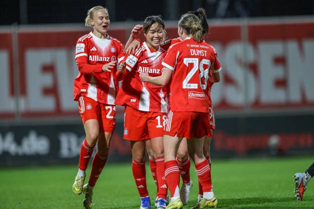 GER, Leverkusen, Bayer Leverkusen vs FC Bayern Munich, Google Pixel Womens Bundesliga, Football, DFB, Season 2025 2026, Ulrich Haberland Stadium, 14 Matchday in picture Momoko Tanikawa Bayern Munich 18 scores the 0 2, in goal, cheers and joy, emotions DFB DFL REGULATIONS PROHIBIT ANY USE OF PHOTOGRAPHS AS IMAGE SEQUENCES AND OR QUASI VIDEO, 22 12 2025 Copyright: HMBxMedia HendrikxHamelau