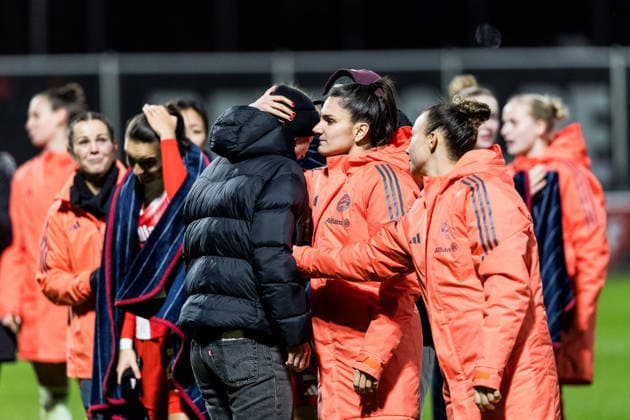 GOOGLE PIXEL Womens Bundesliga, Bayer 04 Leverkusen FC Bayern Munich 22 12 2025 Lea Schüller FC Bayern Munich, 11 is hugged by Jovana Damnjanovic FC Bayern Munich, 9 GOOGLE PIXEL Womens Bundesliga, Bayer 04 Leverkusen FC Bayern Munich, Leverkusen, Ulrich Haberland Stadium on 22 12 2025 DFB REGULATIONS PROHIBIT ANY USE OF PHOTOGRAPHS AS IMAGE SEQUENCES AND OR QUASI VIDEO Copyright: xBEAUTIFULxSPORTS Wunderlx