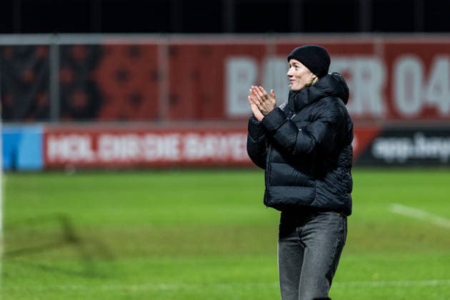 GOOGLE PIXEL Womens Bundesliga, Bayer 04 Leverkusen FC Bayern Munich 22 12 2025 Lea Schüller FC Bayern Munich, 11 is bid farewell by the fans GOOGLE PIXEL Womens Bundesliga, Bayer 04 Leverkusen FC Bayern Munich, Leverkusen, Ulrich Haberland Stadium on 22 12 2025 DFB REGULATIONS PROHIBIT ANY USE OF PHOTOGRAPHS AS IMAGE SEQUENCES AND OR QUASI VIDEO Copyright: xBEAUTIFULxSPORTS Wunderlx