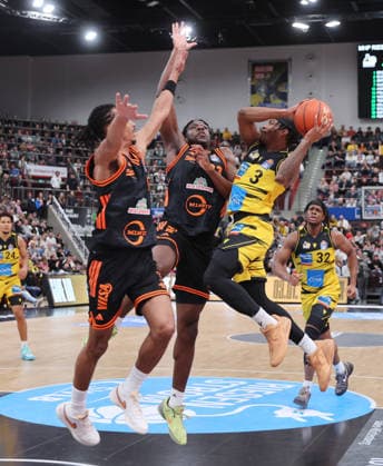 Ludwigsburg , easyCredit Basketball Bundesliga MHP Riesen Ludwigsburg vs Rasta Vechta , right Stefan Smith Riesen