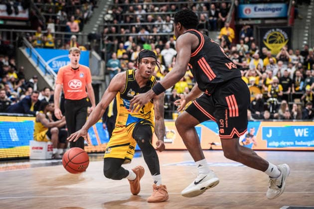 Stefan Smith MHP RIESEN Ludwigsburg, 03 vs TJ Bamba Rasta Vechta, 05 GER, MHP Riesen Ludwigsburg RASTA Vechta, easycredit BBL, Basketball, Bundesliga, 11 Matchday, Season 2025 2026, 22 12 2025 GER, MHP Riesen Ludwigsburg RASTA Vechta, easycredit BBL, Basketball, Bundesliga, 11 Matchday, Season 2025 2026, 22 12 2025 Ludwigsburg Copyright: xSandyxDinkelackerx EP_SDR