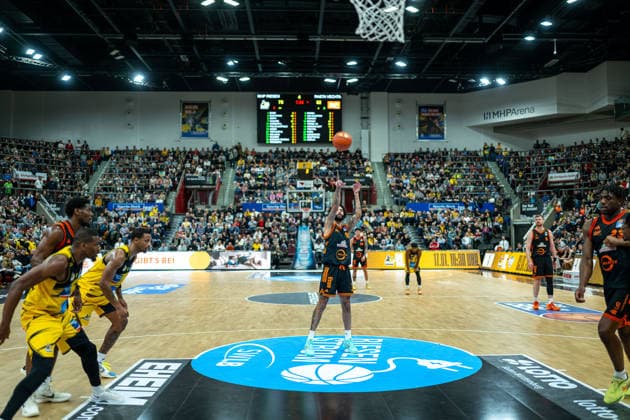 Tevin Brown Rasta Vechta, 10 , GER, MHP RIESEN Ludwigsburg vs Rasta Vechta, easycredit BBL, Basketball, Bundesliga, Matchday 11, 2025 2026 season, 22 12 2025, 06 12 2025, GER, MHP RIESEN Ludwigsburg vs Rasta Vechta, easycredit BBL, Basketball, Bundesliga, Matchday 11, 2025 2026 season, 22 12 2025 Ludwigsburg Copyright: xEibner-Pressefoto SaschaxWaltherx EP_EER