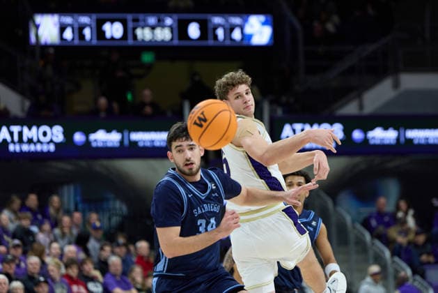 December 22, 2025, Seattle, Washington, USA: Washington forward HANNES STEINBACH (6) and San Diego forward VUK BOSKOVIC (34) look over at a loose basketball during the NCAA, College League, USA menÃ¢â‚¬â ¢s basketball match between the Washington Huskies and San Diego Toreros at Alaska Airlines Arena on December 22, 2025 in Seattle, Washington. Seattle USA - ZUMAd218 20251222_zsp_d218_001 Copyright: xRichardxDizonx