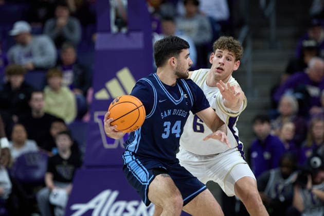 December 22, 2025, Seattle, Washington, USA: Washington forward HANNES STEINBACH (6) guards San Diego forward VUK BOSKOVIC (34) during the NCAA, College League, USA menÃ¢â‚¬â ¢s basketball match between the Washington Huskies and San Diego Toreros at Alaska Airlines Arena on December 22, 2025 in Seattle, Washington. Seattle USA - ZUMAd218 20251222_zsp_d218_015 Copyright: xRichardxDizonx
