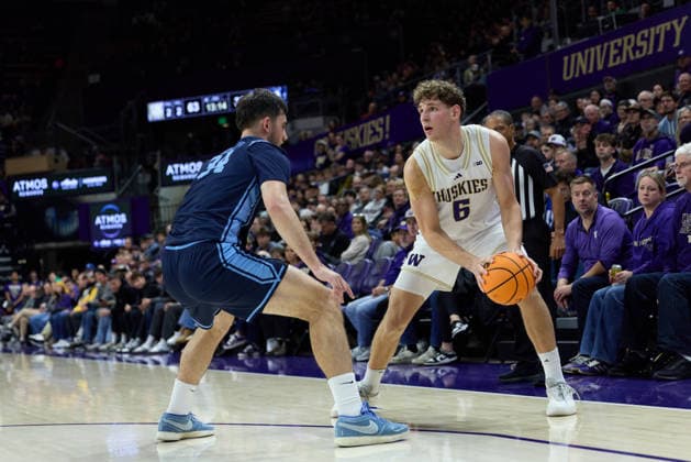 December 22, 2025, Seattle, Washington, USA: Washington forward HANNES STEINBACH (6) looks to the rim while guarded by San Diego forward VUK BOSKOVIC (34) during the NCAA, College League, USA menÃ¢â‚¬â ¢s basketball match between the Washington Huskies and San Diego Toreros at Alaska Airlines Arena on December 22, 2025 in Seattle, Washington. Seattle USA - ZUMAd218 20251222_zsp_d218_024 Copyright: xRichardxDizonx