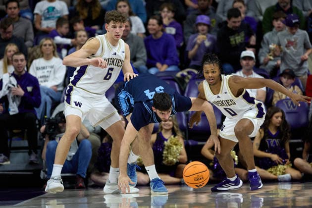 December 22, 2025, Seattle, Washington, USA: Washington forward HANNES STEINBACH (6), guard QUIMARI PETERSON (0) and San Diego forward VUK BOSKOVIC (34) look toward a loose ball during the NCAA, College League, USA menÃ¢â‚¬â ¢s basketball match between the Washington Huskies and San Diego Toreros at Alaska Airlines Arena on December 22, 2025 in Seattle, Washington. Seattle USA - ZUMAd218 20251222_zsp_d218_040 Copyright: xRichardxDizonx