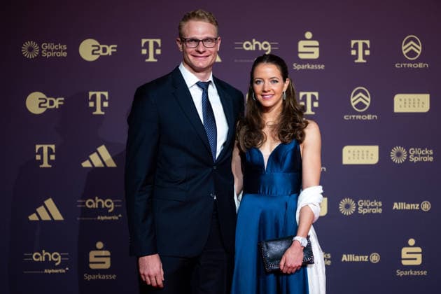 Oliver Zeidler (Rudern) mit Freundin Sofia Meakin (Ruderin, Schweiz) auf dem roten Teppich, GER, Sportler des Jahres 2025, Gala im Kurhaus Baden Baden, 21.12.2025 GER, Sportler des Jahres 2025, Gala im Kurhaus Baden Baden, 21.12.2025 Baden Baden *** Oliver Zeidler rowing with girlfriend Sofia Meakin rower, Switzerland on the red carpet, GER, Sportsman of the Year 2025, Gala at Kurhaus Baden Baden, 21 12 2025 GER, Sportsman of the Year 2025, Gala at Kurhaus Baden Baden, 21 12 2025 Baden Baden Copyright: xEibner-Pressefoto Memmlerx EP_MMR