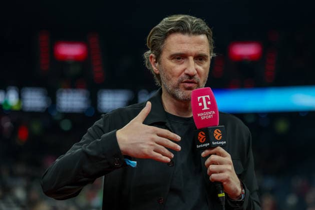 Marko Pesic FC Bayern Basketball, Managing Director, Chief Executive Officer gestures during pre-match interview, GER, FC Bayern Basketball vs Hapoel Tel Aviv, Basketball, Euroleague, Matchday 18, Season 2025 2026, 23 12 2025, GER, FC Bayern Basketball vs Hapoel Tel Aviv, Basketball, Euroleague, Matchday 18, Season 2025 2026, 23 12 2025 Munich Copyright: xEibner-Pressefoto JennixMaulx EP_JML