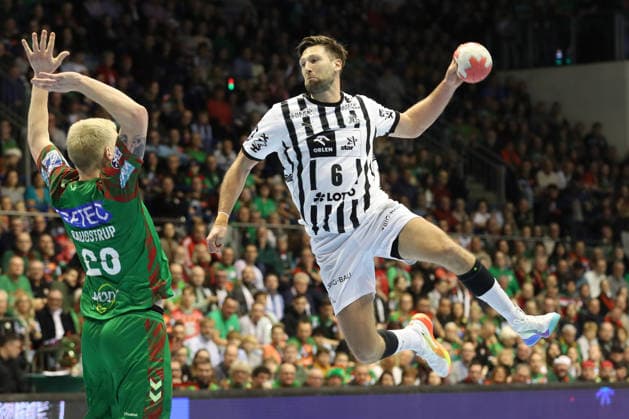 23 12 2025, xtgx, SC Magdeburg THW Kiel v l Harald Reinkind Kiel, 6 wirft Tor, Torschuetze, erzielt Tor, Treffer, scores the goal Magdeburg