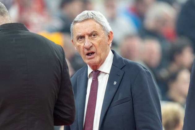 Head Coach Svetislav Persic FC Bayern Basketball , FC Bayern Basketball vs Hapoel IBI Tel Aviv, EuroLeague 18 Matchday, 23 12 2025 Munich Bavaria Germany Copyright: xkolbert-press UlrichxGamelx