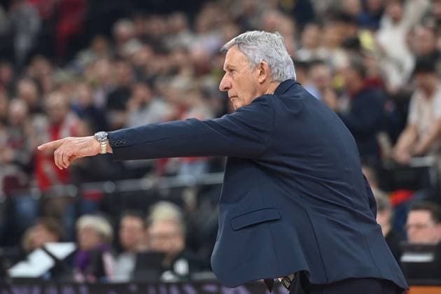 Coach Svetislav PESIC FCB , gestures,gives instructions, single image,cropped single motif, half figure,half figure Basketball Euro League,season 2025 2026, FC Bayern Muenchen Hapoel Te Aviv on 23 12 2025, S A P G A R D EN