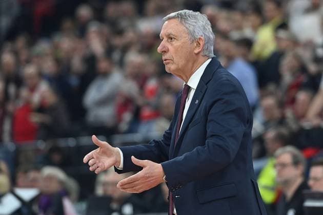 Coach Svetislav PESIC FCB , gestures,gives instructions, single image,cropped single motif, half figure,half figure Basketball Euro League,season 2025 2026, FC Bayern Muenchen Hapoel Te Aviv on 23 12 2025, S A P G A R D EN