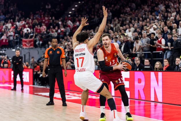 MUNICH, GERMANY - DECEMBER 23: Andreas Andi Obst (FC Bayern Muenchen, 13) controls the ball against Collin Malcolm (Hapoel IBI Tel Aviv, 17) during the Turkish Airlines EuroLeague match between FC Bayern Muenchen vs. Hapoel IBI Tel Aviv at SAP Garden on round 18 of Turkish Airlines EuroLeague on December 23, 2025 in Munich, Germany. Bavaria Germany Copyright: xSteffiexWunderlx