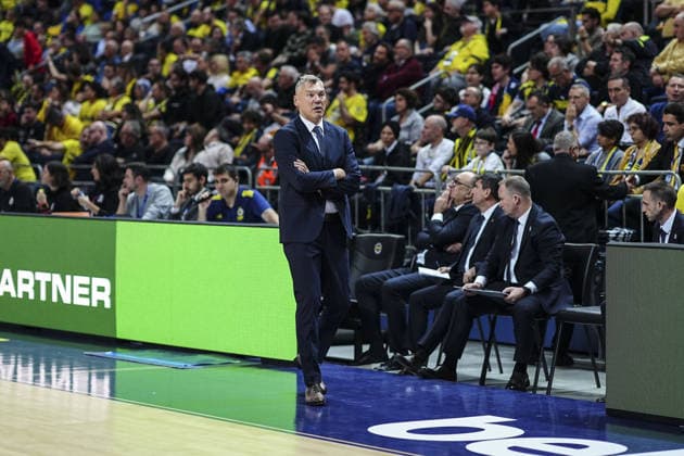 Fenerbahce Beko v Barcelona - EuroLeague ISTANBUL, TURKIYE - DECEMBER 23: Head Coach of Fenerbahce Beko Sarunas Jasikevicius follows EuroLeague week 18 basketball match between Fenerbahce Beko and Barcelona at Ulker Sports and Event Hall in Istanbul, Turkiye on December 23, 2025. Agit Erdi Ulukaya Anadolu Istanbul Turkey. Editorial use only. Please get in touch for any other usage.  Copyright: x2025xAnadoluxAgitxErdixUlukayax