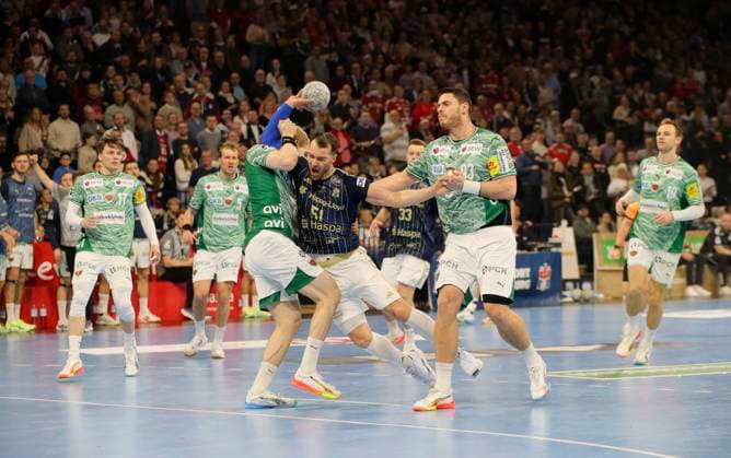 Photo Goal throw from Casper MORTENSEN HSV against Matthes Langhoff Füchse and on the right Mijajlo Marsenic Füchse Handball Men 1 Bundesliga on Tue 23 12 2025 HSV Handball Füchse Berlin