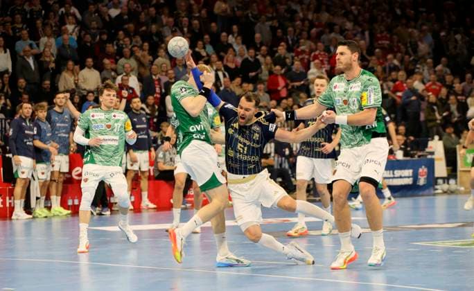 Photo Goal throw from Casper MORTENSEN HSV against Matthes Langhoff Füchse and on the right Mijajlo Marsenic Füchse Handball Men 1 Bundesliga on Tue 23 12 2025 HSV Handball Füchse Berlin