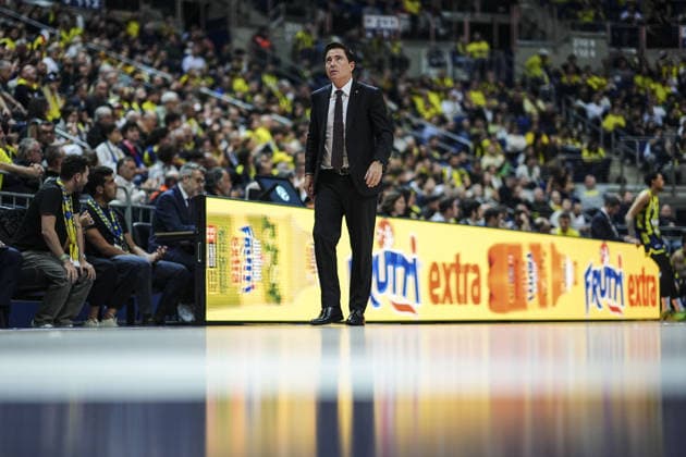 Fenerbahce Beko v Barcelona - EuroLeague ISTANBUL, TURKIYE - DECEMBER 23: Head Coach of Barcelona Xavier Pascual follows EuroLeague week 18 basketball match between Fenerbahce Beko and Barcelona at Ulker Sports and Event Hall in Istanbul, Turkiye on December 23, 2025. Agit Erdi Ulukaya Anadolu Istanbul Turkey. Editorial use only. Please get in touch for any other usage.  Copyright: x2025xAnadoluxAgitxErdixUlukayax