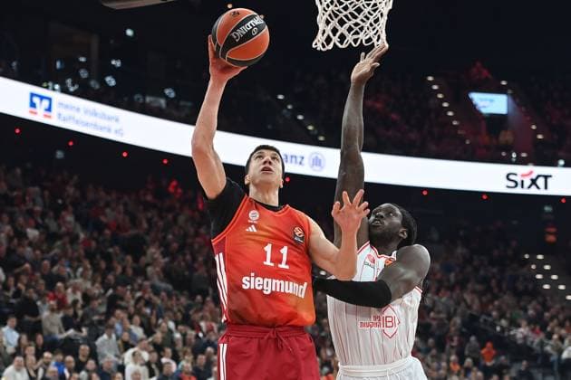 VLADIMIR LUCIC FCB , action,duel against Ish WAINRIGHT Hapoel Basketball Euro League,season 2025 2026, FC Bayern Muenchen Hapoel Te Aviv on 23 12 2025, S A P G A R D EN
